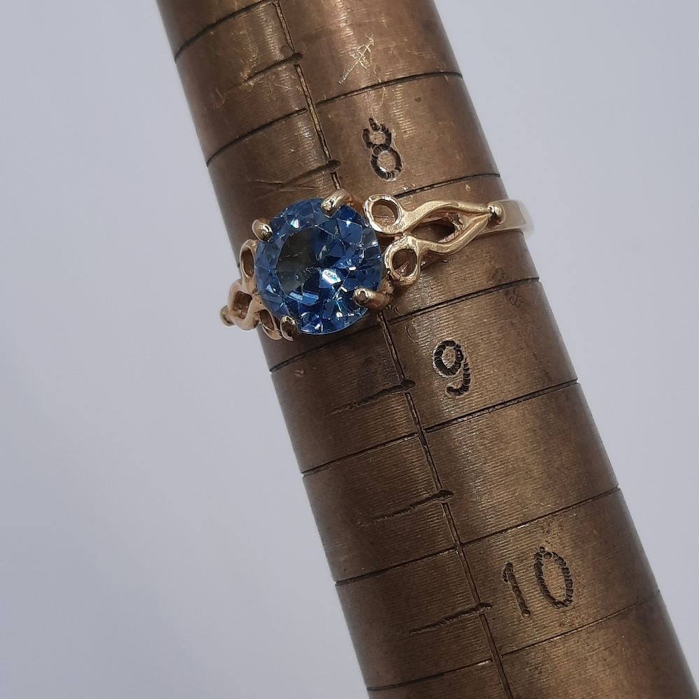 10kt yellow gold sky blue topaz ring